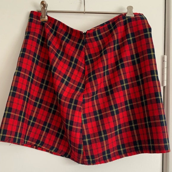 Pretty Little Thing red tartan a-line mini skirt - Picture 2 of 3
